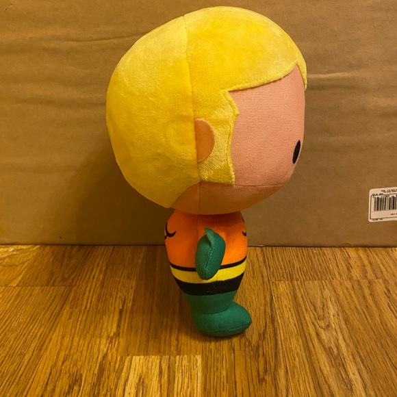 DC Comics Aquaman Plush And SuperFX Talking Aquaman Figure Collectible Bundle - Picture 5 of 6